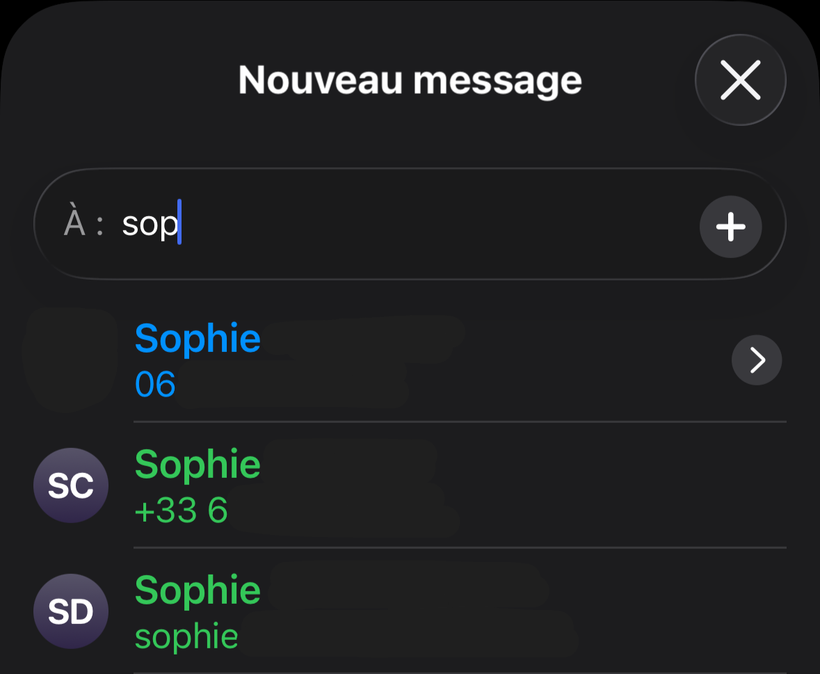 Avant les réglages, on voit dans la liste de trois Sophie avec leurs numéros 06 masqués, la première est en bleu suffisamment contrastée et les deux suivantes en vert suffisamment contrasté. On voit bien les textes.